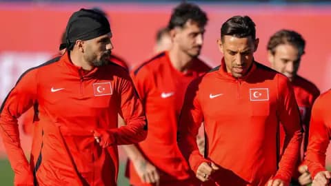Tanju Çolak'tan Montella'ya ağır eleştiri: 'Kadroda adaletsizlik var' Tanju Çolak'tan Montella'ya ağır eleştiri: 'Kadroda adaletsizlik var'