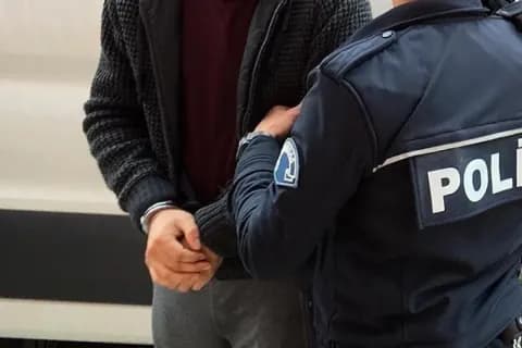 Düzce'de Kaçan Şahıs Yakalandı: 30 Yıl Hapis Cezası Vardı Düzce'de Kaçan Şahıs Yakalandı: 30 Yıl Hapis Cezası Vardı
