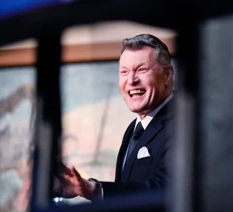 Grand Ole Opry'in İkonik Sesi Bill Cody Vefat Etti: 50 Yıllık Bir Miras Grand Ole Opry'in İkonik Sesi Bill Cody Vefat Etti: 50 Yıllık Bir Miras