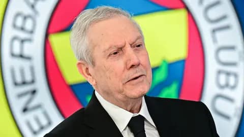 Fenerbahçe'den Yeni Teknik Direktör İddialarına Yanıt: Resmi Açıklama Geldi Fenerbahçe'den Yeni Teknik Direktör İddialarına Yanıt: Resmi Açıklama Geldi
