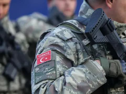 TSK ve İçişleri Personeline Yeni Düzenleme: Kamuya Atama ve Geçiş Şartları Değişiyor TSK ve İçişleri Personeline Yeni Düzenleme: Kamuya Atama ve Geçiş Şartları Değişiyor