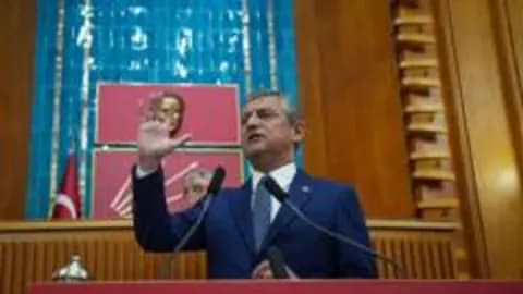Özgür Özel'den TBMM Önünde Kritik Mesaj: Önce Kurultay Sonra İktidar Özgür Özel'den TBMM Önünde Kritik Mesaj: Önce Kurultay Sonra İktidar