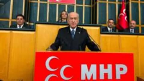 Bahçeli'den Özgür Özel'e Kritik Uyarı: 'İç Gerilimleri Meydanlara Taşımayın' Bahçeli'den Özgür Özel'e Kritik Uyarı: 'İç Gerilimleri Meydanlara Taşımayın'