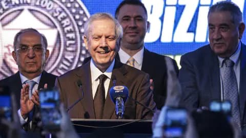 Fenerbahçe'de Aziz Yıldırım Dönemi: Transfer Listesinde 6 Yıldız İsim Fenerbahçe'de Aziz Yıldırım Dönemi: Transfer Listesinde 6 Yıldız İsim