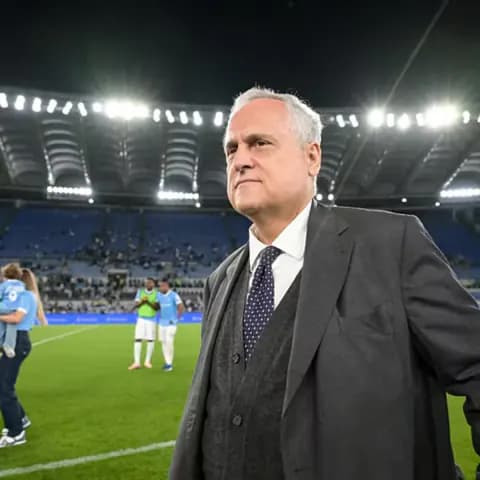 Lazio'da Transfer Krizi: Yeni İmza İçin Önce Satış Şartı Geldi Lazio'da Transfer Krizi: Yeni İmza İçin Önce Satış Şartı Geldi