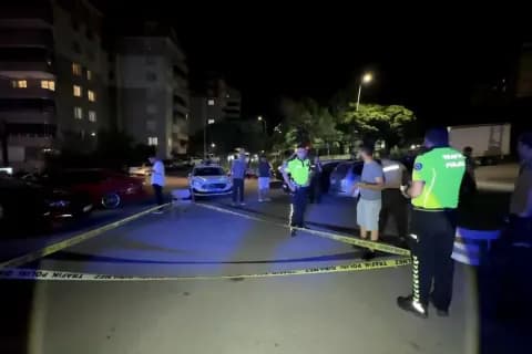Bursa Yıldırım'da Kafe Önünde Silahlı Saldırı: 1 Yaralı Bursa Yıldırım'da Kafe Önünde Silahlı Saldırı: 1 Yaralı