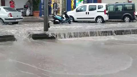 Meteoroloji'den 30 İl İçin Sarı Kodlu Uyarı: Kuvvetli Yağış ve Fırtına Geliyor Meteoroloji'den 30 İl İçin Sarı Kodlu Uyarı: Kuvvetli Yağış ve Fırtına Geliyor