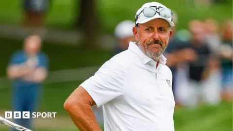 Phil Mickelson'a Ağır Darbe: Üyeliği 'Uygunsuz Temas' İddiasıyla İptal Edildi Phil Mickelson'a Ağır Darbe: Üyeliği 'Uygunsuz Temas' İddiasıyla İptal Edildi