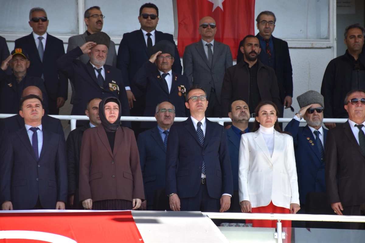 İznik'te 23 Nisan Coşkusu: Minik Ellerden Büyük Gösteriler