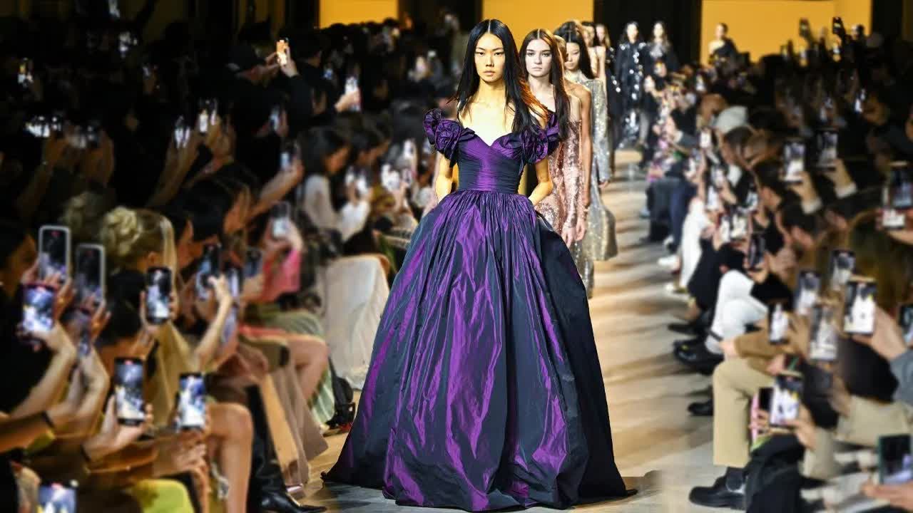 Elie Saab'ın Sonbahar/Kış Koleksiyonu 2024/25 Paris Moda Haftası'nda Sergilendi