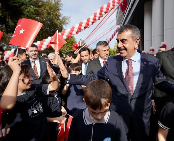 Bakan Tekin, İmam Hatip Lisesinin Açılışını Gerçekleştirdi