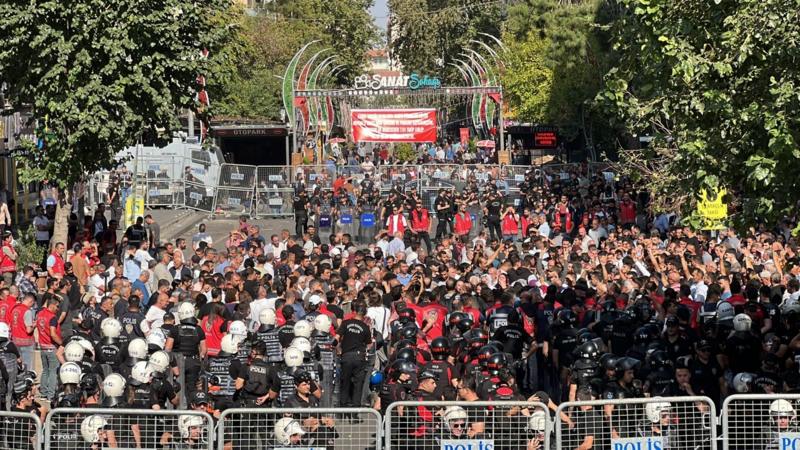 Miting Engellendi, Katılımcılar Yine Bir Araya Geldi