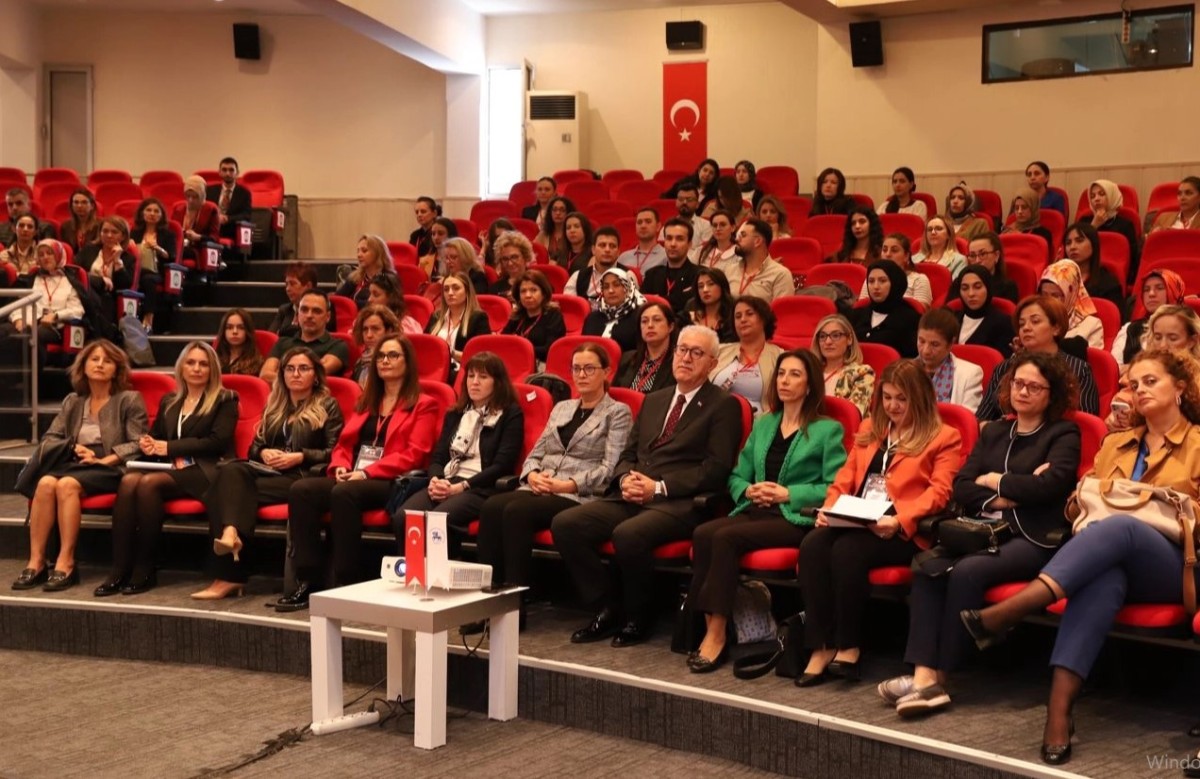 Dokuz Eylül Üniversitesi, Hemşirelik Temel Bakımı Kongresine Ev Sahipliği Yaptı