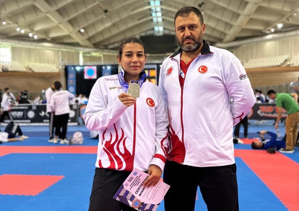 Konya Meram Belediyespor Kick Boks Sporcusu Sabriye Gür, Avrupa Şampiyonası'nda Gümüş Madalya Kazandı