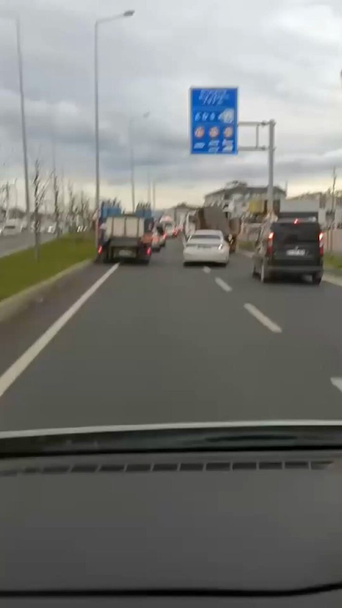 Sürücüler Ambulansa Yol Verme Uygulamasını Başarıyla Gerçekleştirdi